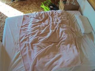 voyeurcam-julmodels-whitebed-3 camsoda