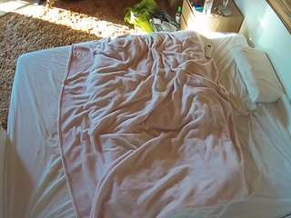 voyeurcam-julmodels-whitebed-3 camsoda