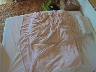 voyeurcam-julmodels-whitebed-3 camsoda