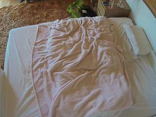 voyeurcam-julmodels-whitebed-3 camsoda
