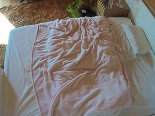 voyeurcam-julmodels-whitebed-3 camsoda