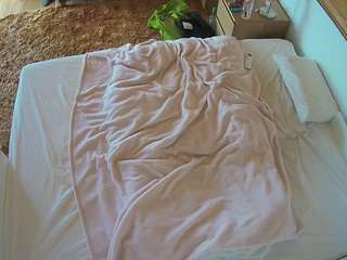 voyeurcam-julmodels-whitebed-3 camsoda