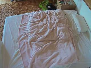 voyeurcam-julmodels-whitebed-3 camsoda