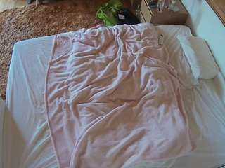 voyeurcam-julmodels-whitebed-3 camsoda
