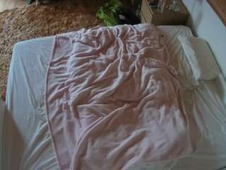 voyeurcam-julmodels-whitebed-3 camsoda