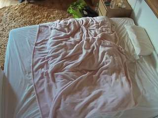 voyeurcam-julmodels-whitebed-3 camsoda