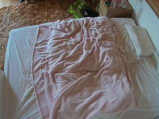 voyeurcam-julmodels-whitebed-3 camsoda