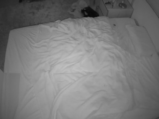 voyeurcam-julmodels-whitebed-3