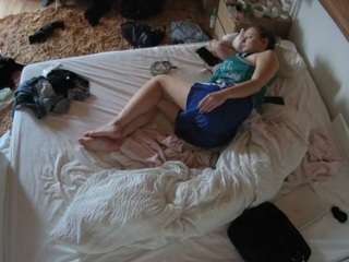 voyeurcam-julmodels-whitebed-3