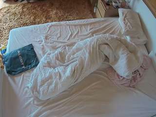 voyeurcam-julmodels-whitebed-3 Live Webcam on CamSoda