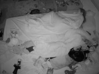 voyeurcam-julmodels-whitebed-3