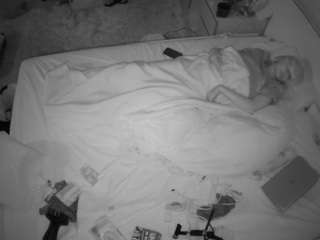 voyeurcam-julmodels-whitebed-3 camsoda