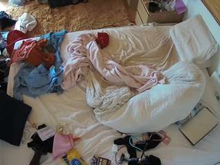 voyeurcam-julmodels-whitebed-3 camsoda