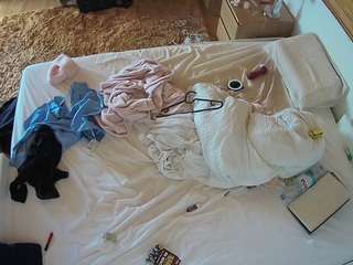 voyeurcam-julmodels-whitebed-3 camsoda