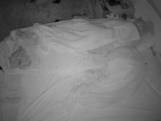 voyeurcam-julmodels-whitebed-3 camsoda
