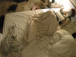 voyeurcam-julmodels-whitebed-3 camsoda