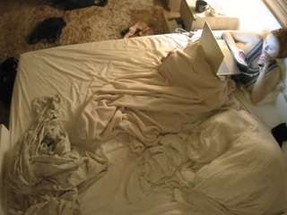 voyeurcam-julmodels-whitebed-3 camsoda