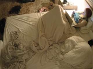 voyeurcam-julmodels-whitebed-3 camsoda