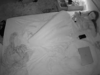 voyeurcam-julmodels-whitebed-3 camsoda