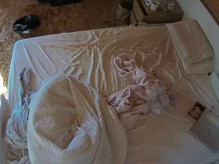 voyeurcam-julmodels-whitebed-3 camsoda