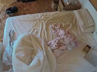 voyeurcam-julmodels-whitebed-3 camsoda