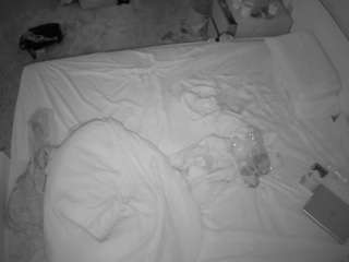 voyeurcam-julmodels-whitebed-3 camsoda