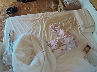 voyeurcam-julmodels-whitebed-3 webcam model