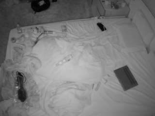 voyeurcam-julmodels-whitebed-3 camsoda