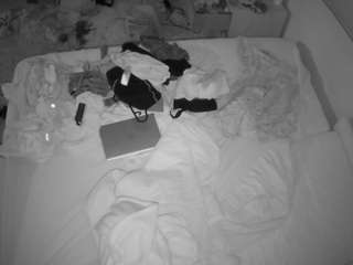 voyeurcam-julmodels-whitebed-3 webcam model