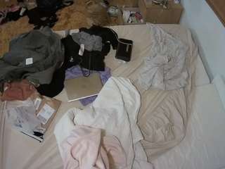 voyeurcam-julmodels-whitebed-3 camsoda