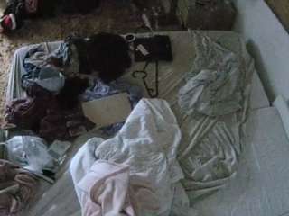 voyeurcam-julmodels-whitebed-3