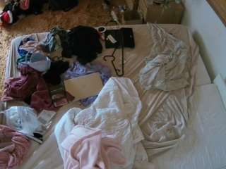 voyeurcam-julmodels-whitebed-3