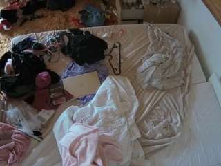 voyeurcam-julmodels-whitebed-3