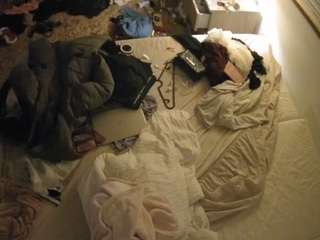 voyeurcam-julmodels-whitebed-3