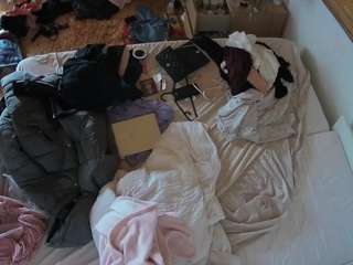 voyeurcam-julmodels-whitebed-3's CamSoda show and profile