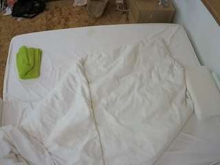 voyeurcam-julmodels-whitebed-3's CamSoda show and profile