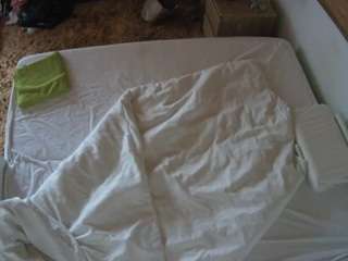 voyeurcam-julmodels-whitebed-3's CamSoda show and profile