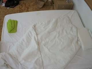 voyeurcam-julmodels-whitebed-3's CamSoda show and profile