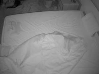 voyeurcam-julmodels-whitebed-3's CamSoda show and profile