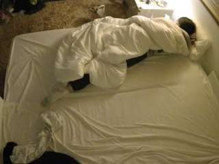 voyeurcam-julmodels-whitebed-3