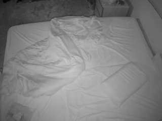 Live Sex Chat with Julmodels Bedroom-C3 (@voyeurcam-julmodels-whitebed-3)