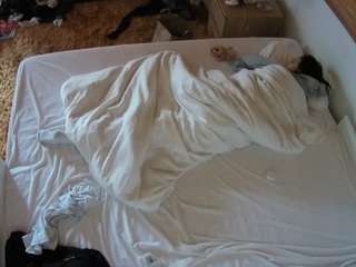 voyeurcam-julmodels-whitebed-3's CamSoda show and profile