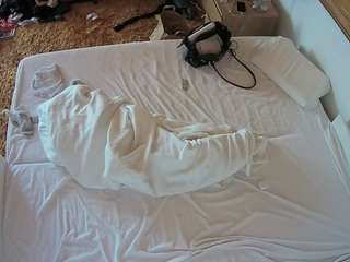 voyeurcam-julmodels-whitebed-3's CamSoda show and profile