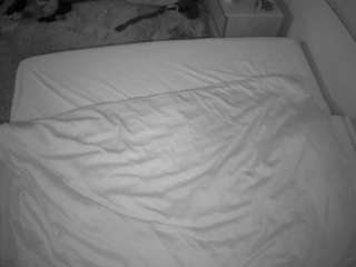 voyeurcam-julmodels-whitebed-3's CamSoda show and profile