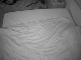 voyeurcam-julmodels-whitebed-3's CamSoda show and profile