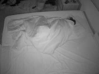 voyeurcam-julmodels-whitebed-3's CamSoda show and profile