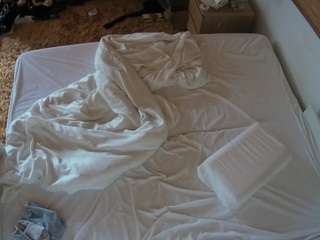 voyeurcam-julmodels-whitebed-3