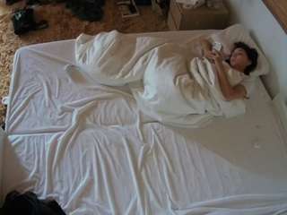 voyeurcam-julmodels-whitebed-3's CamSoda show and profile