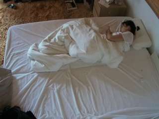 voyeurcam-julmodels-whitebed-3's CamSoda show and profile