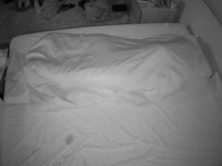 voyeurcam-julmodels-whitebed-3